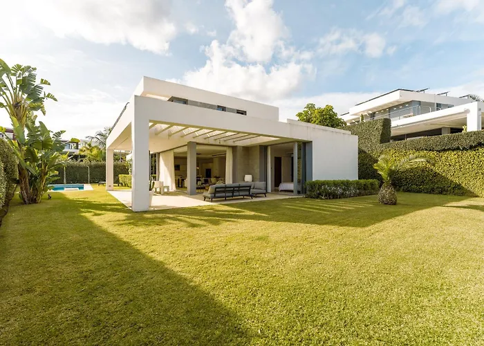 Dominica 10 * Estepona