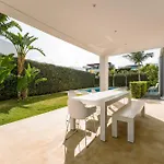 Dominica 10 * Εστεπόνα